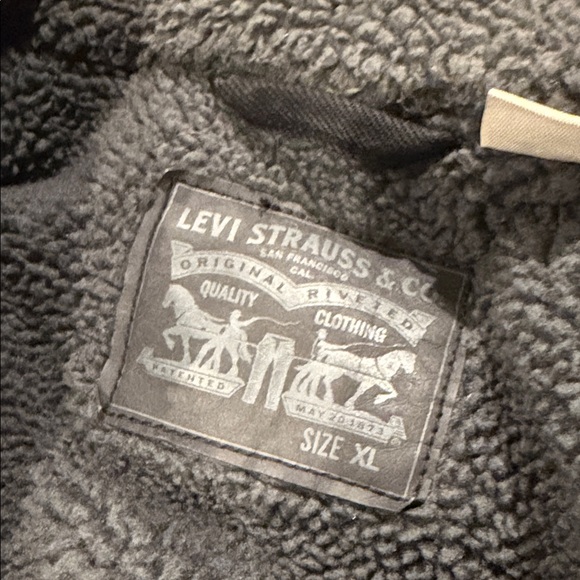 Levi's Black Sherpa-Lined Jacket for Men - Picture 2 of 5